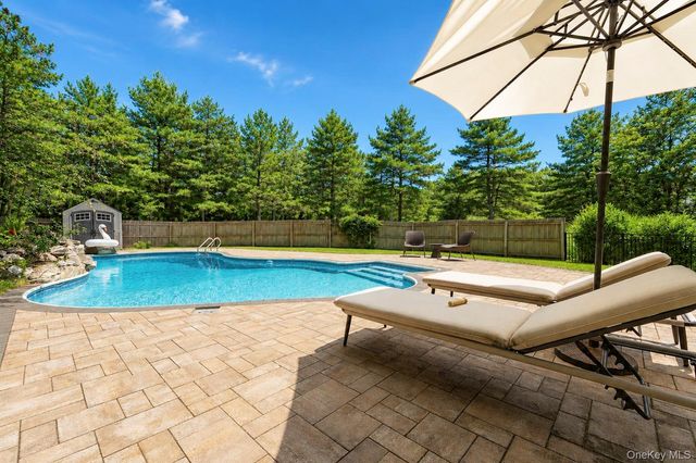 79 Oakside Road, Smithtown, NY 11787