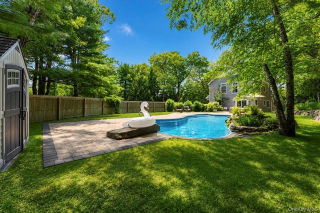 79 Oakside Road, Smithtown, NY 11787