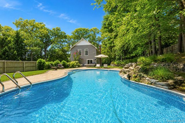 79 Oakside Road, Smithtown, NY 11787