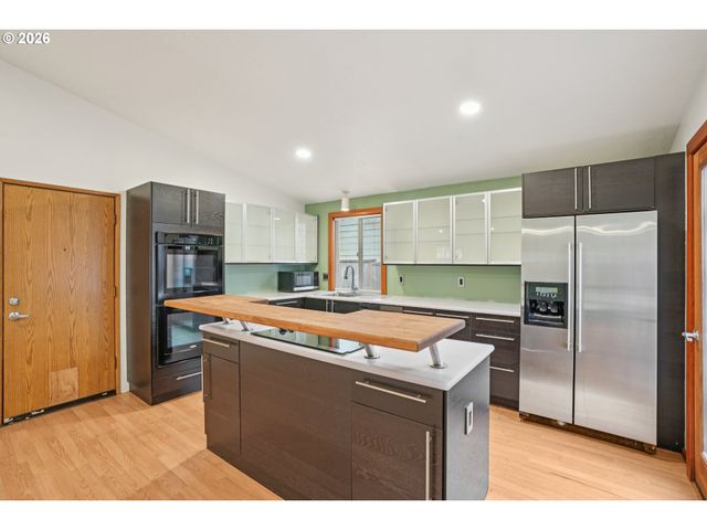 4133 Se TIBBETTS St, Portland, OR 97202