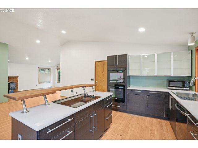 4133 Se TIBBETTS St, Portland, OR 97202