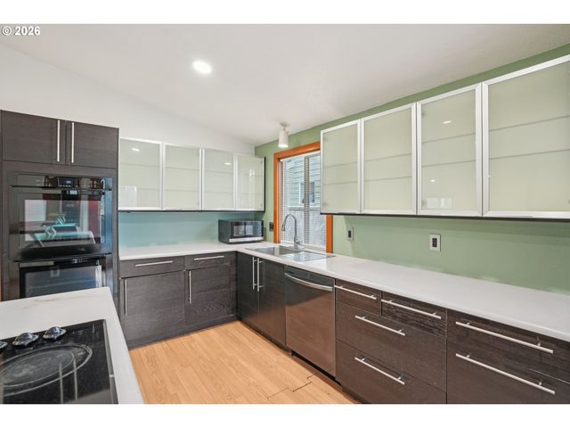 4133 Se TIBBETTS St, Portland, OR 97202