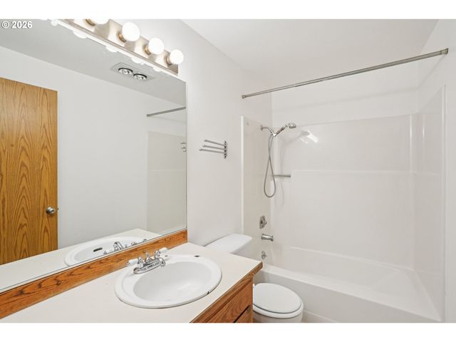 4133 Se TIBBETTS St, Portland, OR 97202