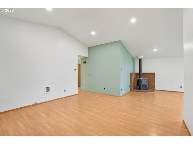 4133 Se TIBBETTS St, Portland, OR 97202