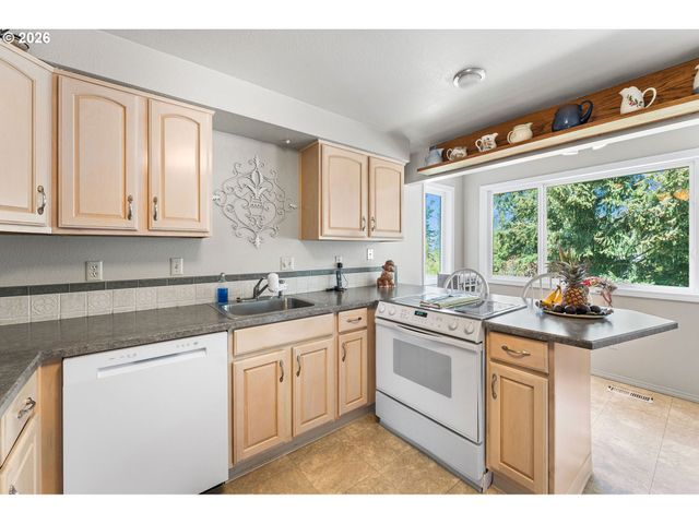 701 Ne FOOTHILLS Dr, Estacada, OR 97023