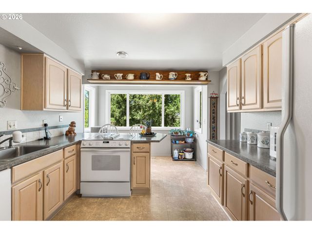 701 Ne FOOTHILLS Dr, Estacada, OR 97023