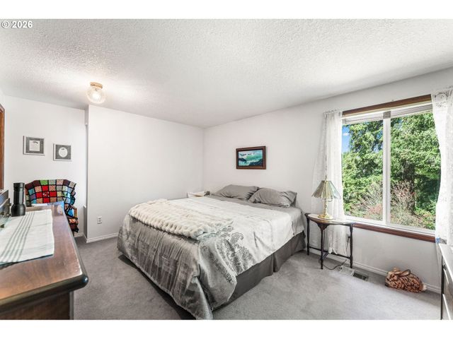 701 Ne FOOTHILLS Dr, Estacada, OR 97023