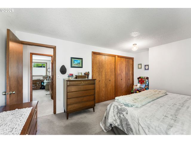 701 Ne FOOTHILLS Dr, Estacada, OR 97023