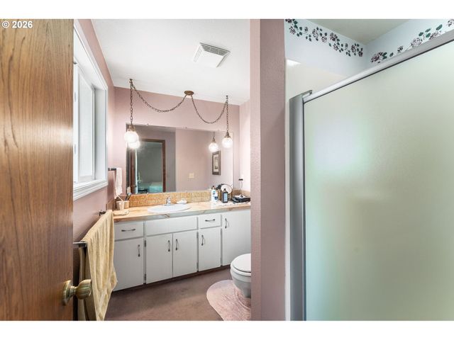 701 Ne FOOTHILLS Dr, Estacada, OR 97023