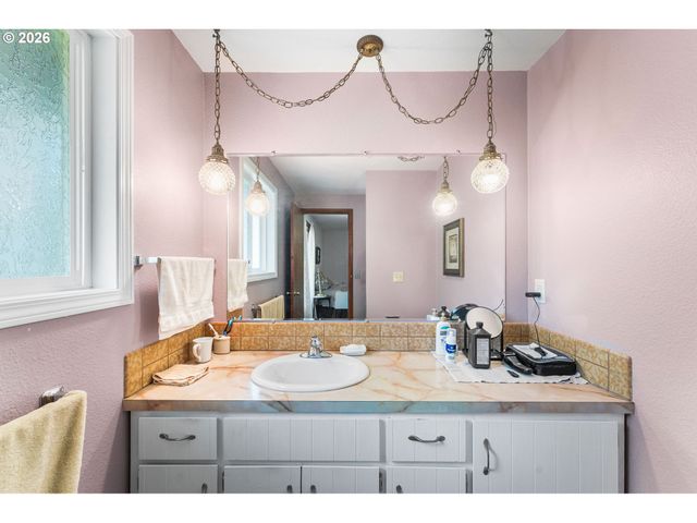 701 Ne FOOTHILLS Dr, Estacada, OR 97023
