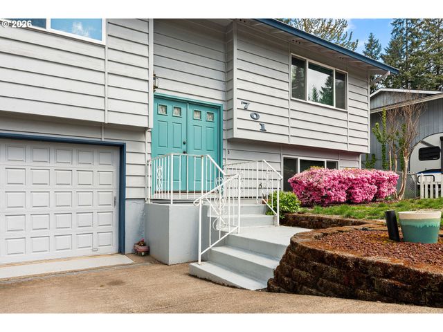 701 Ne FOOTHILLS Dr, Estacada, OR 97023
