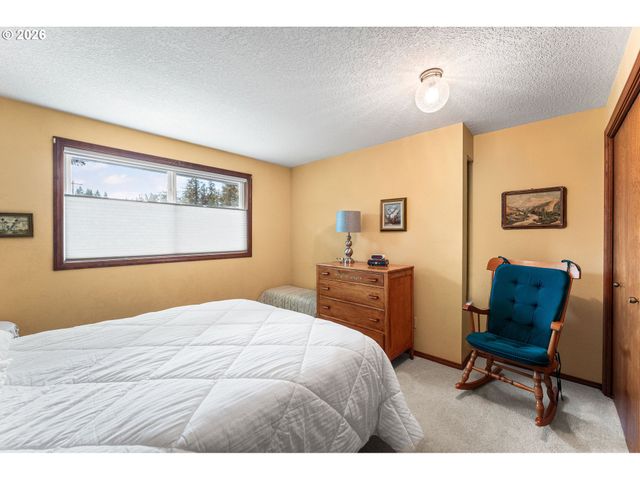 701 Ne FOOTHILLS Dr, Estacada, OR 97023