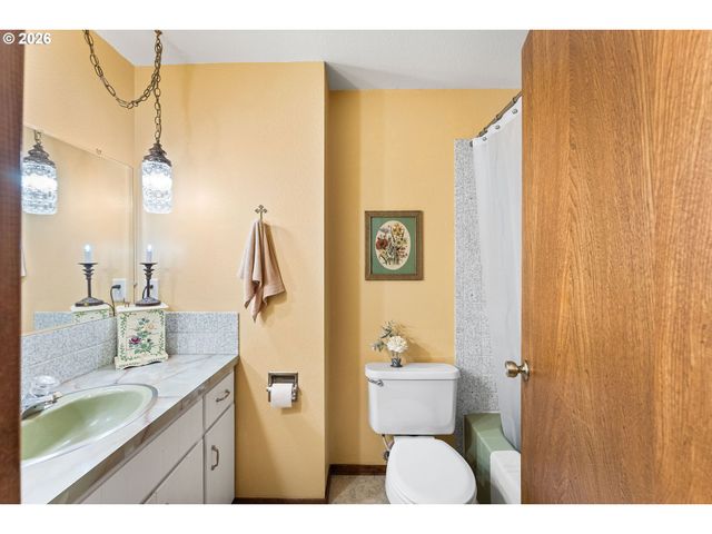 701 Ne FOOTHILLS Dr, Estacada, OR 97023