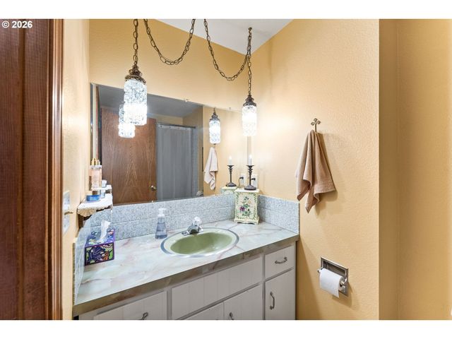 701 Ne FOOTHILLS Dr, Estacada, OR 97023