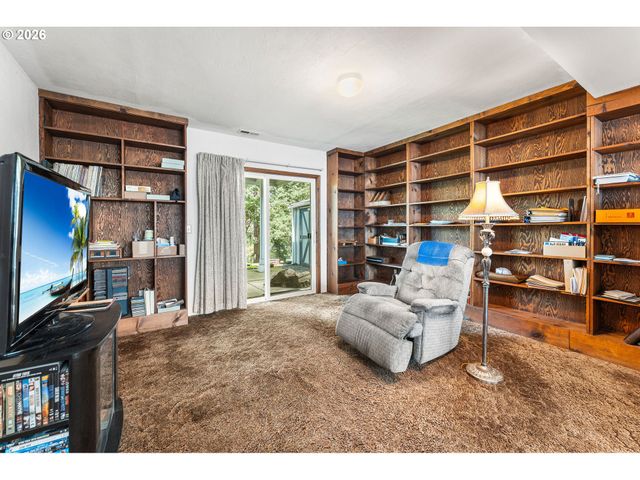 701 Ne FOOTHILLS Dr, Estacada, OR 97023