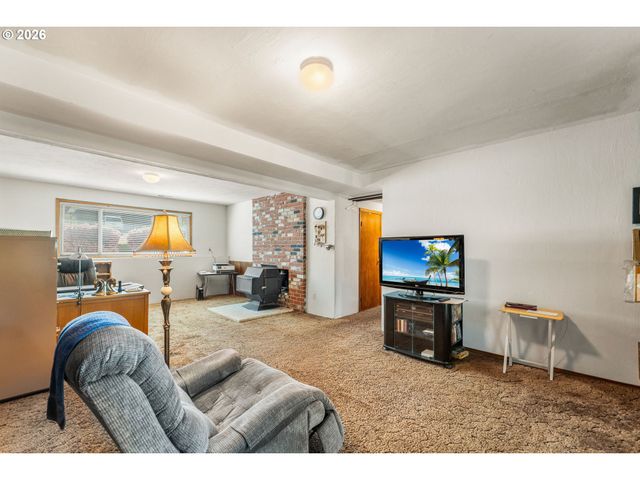 701 Ne FOOTHILLS Dr, Estacada, OR 97023