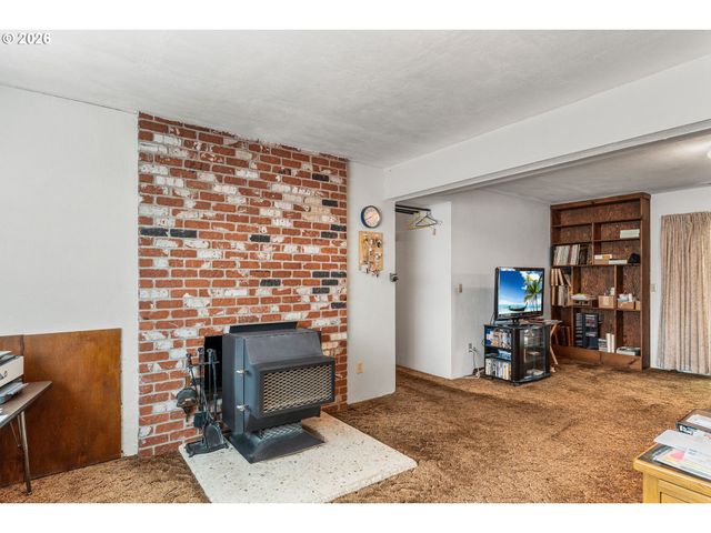 701 Ne FOOTHILLS Dr, Estacada, OR 97023