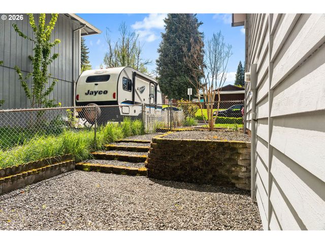 701 Ne FOOTHILLS Dr, Estacada, OR 97023
