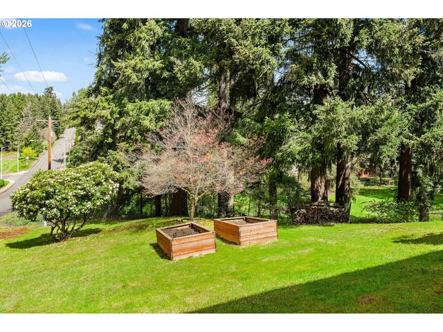 701 Ne FOOTHILLS Dr, Estacada, OR 97023