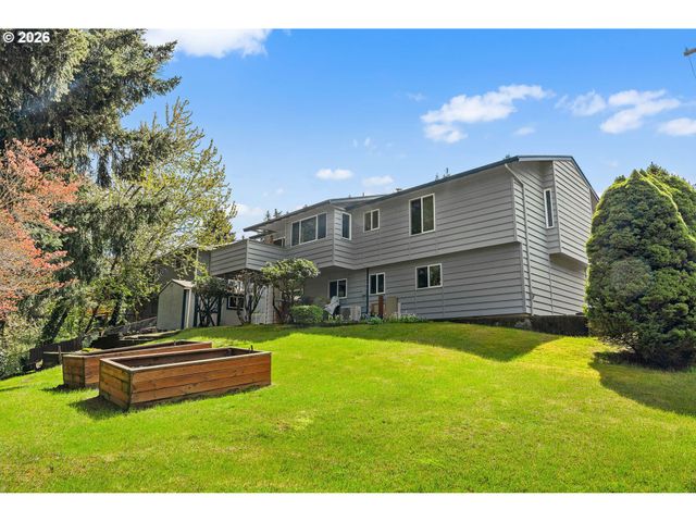 701 Ne FOOTHILLS Dr, Estacada, OR 97023