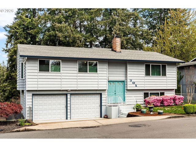701 Ne FOOTHILLS Dr, Estacada, OR 97023
