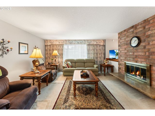 701 Ne FOOTHILLS Dr, Estacada, OR 97023