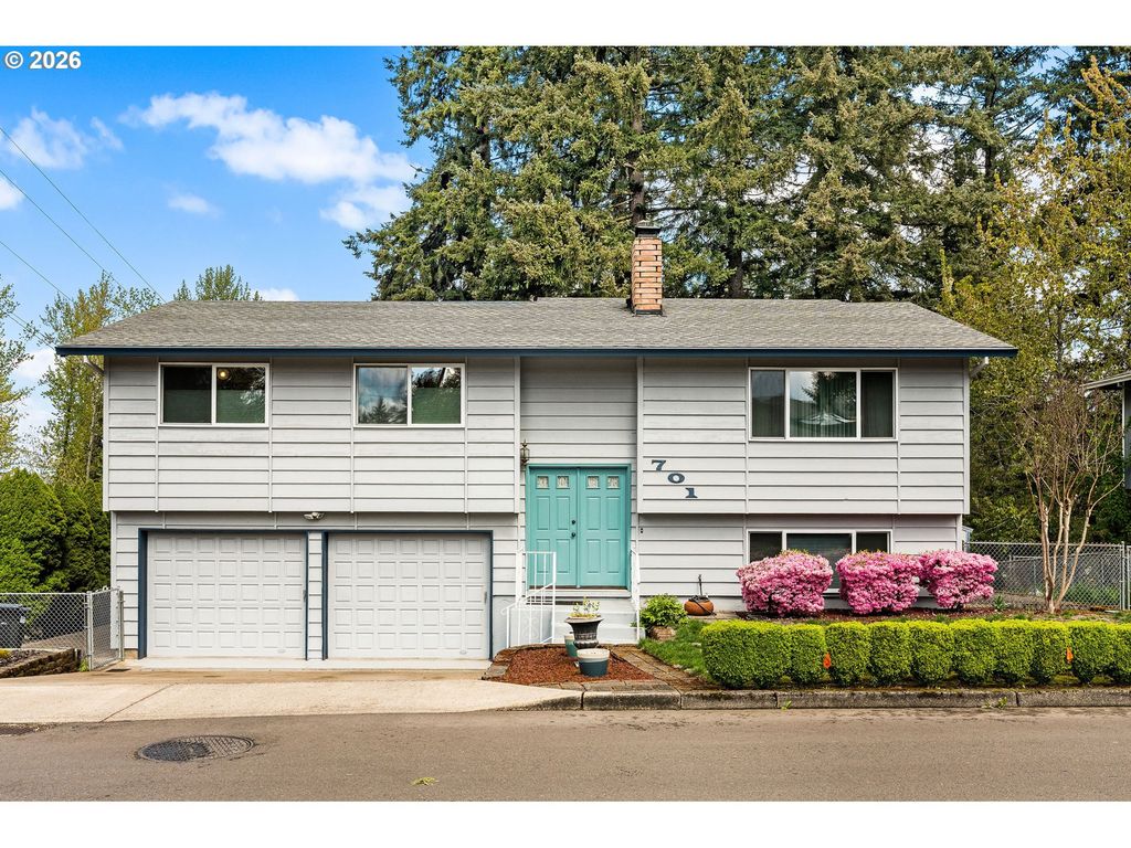 701 Ne FOOTHILLS Dr, Estacada, OR 97023