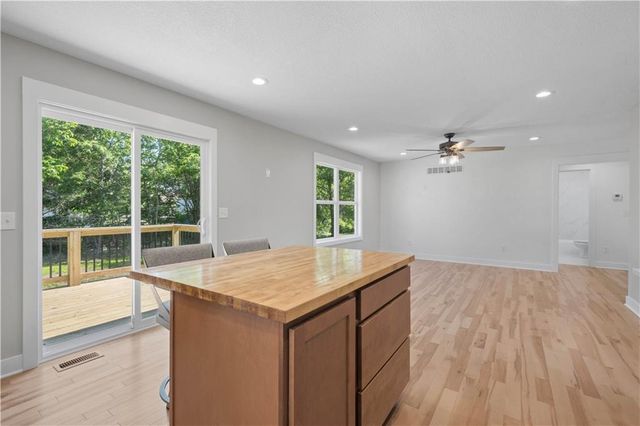 5037 Comanche Lane, Mclouth, KS 66054