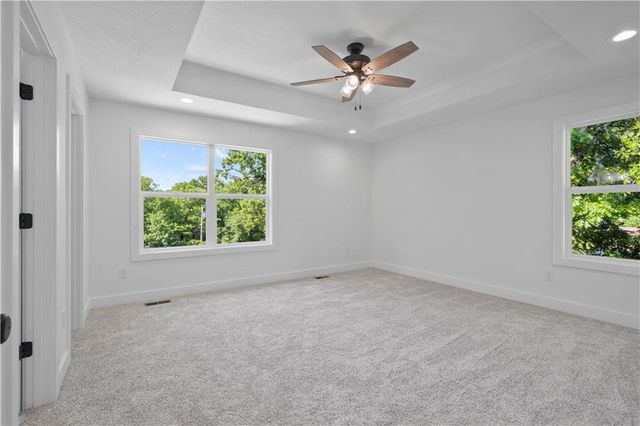 5037 Comanche Lane, Mclouth, KS 66054