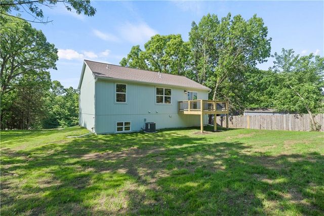 5037 Comanche Lane, Mclouth, KS 66054