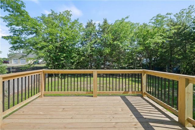 5037 Comanche Lane, Mclouth, KS 66054