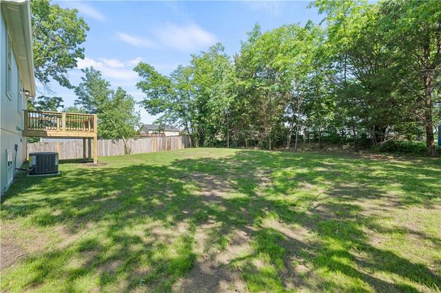 5037 Comanche Lane, Mclouth, KS 66054