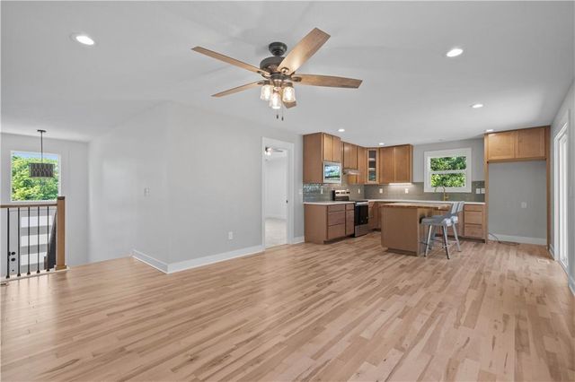 5037 Comanche Lane, Mclouth, KS 66054