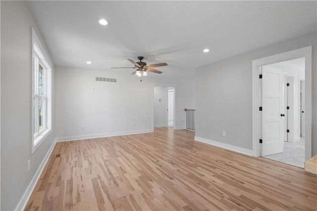 5037 Comanche Lane, Mclouth, KS 66054