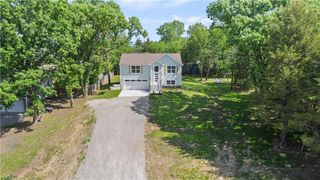 5037 Comanche Lane, Mclouth, KS 66054