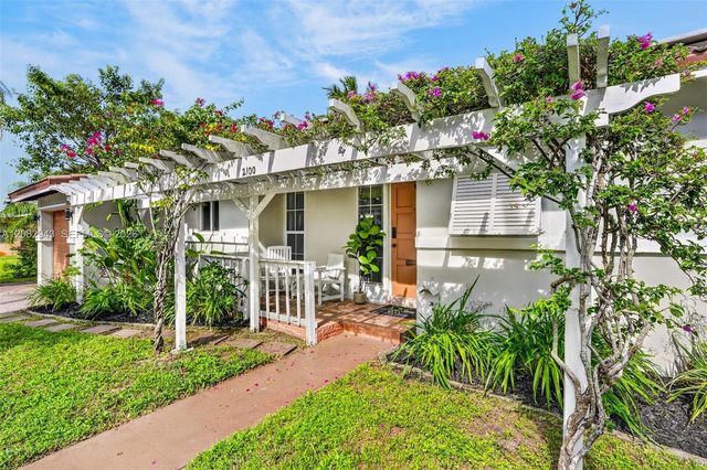 2100 SW 23rd Terrace, Fort Lauderdale, FL 33312
