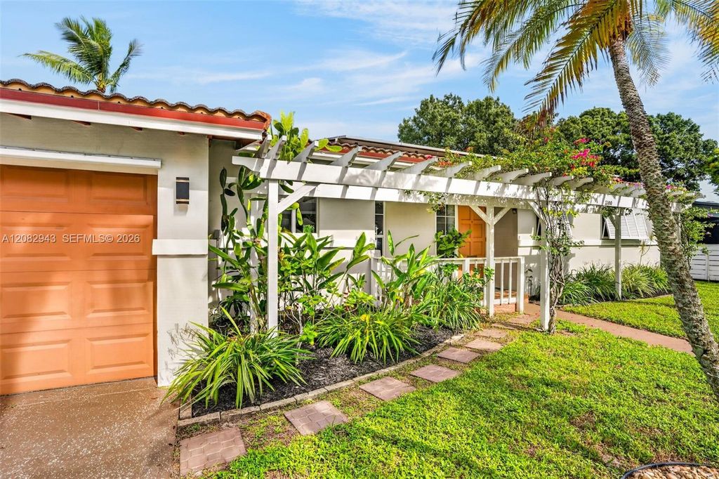 2100 SW 23rd Terrace, Fort Lauderdale, FL 33312