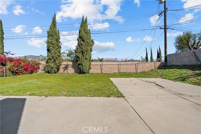 11010 Borden, Pacoima (los Angeles), CA 91331