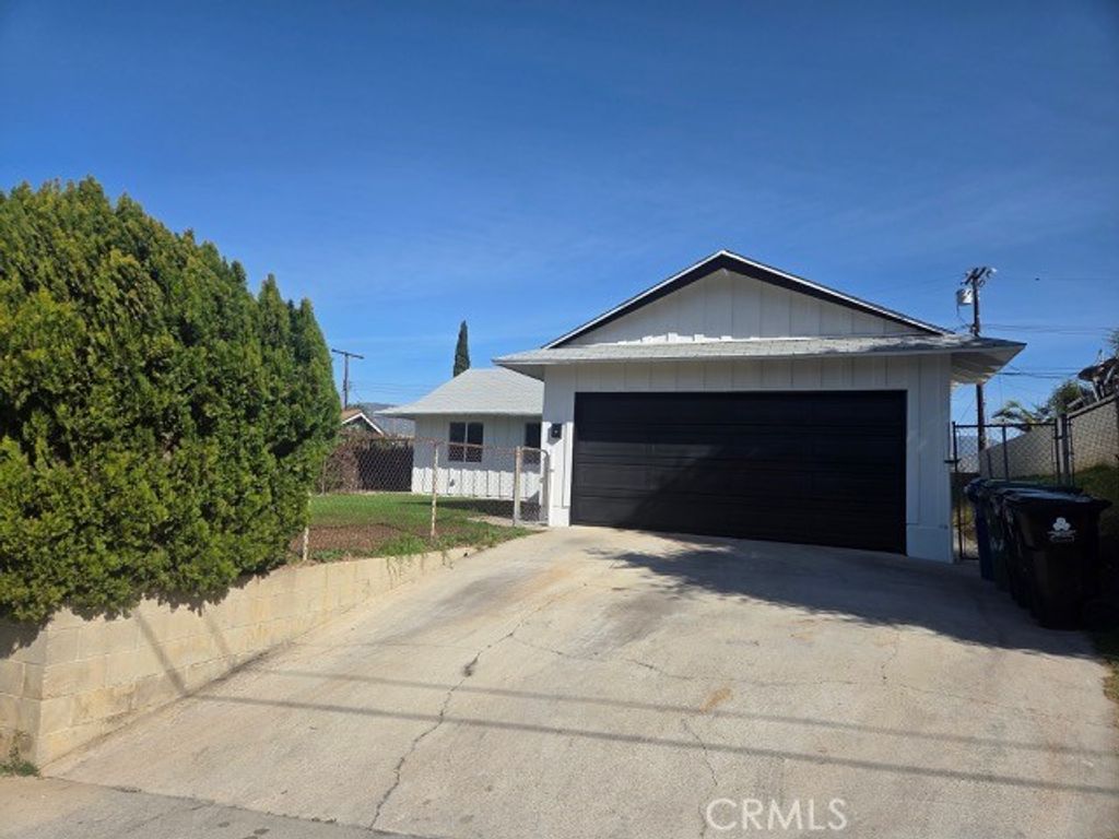 11010 Borden, Pacoima (los Angeles), CA 91331