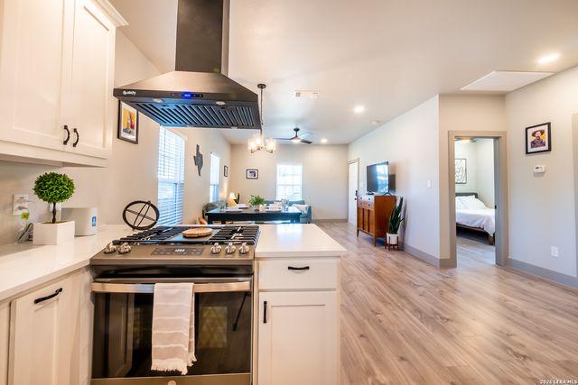 1123 S Olive, San Antonio, TX 78210