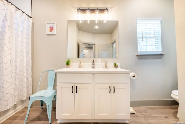 1123 S Olive, San Antonio, TX 78210