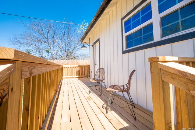 1123 S Olive, San Antonio, TX 78210