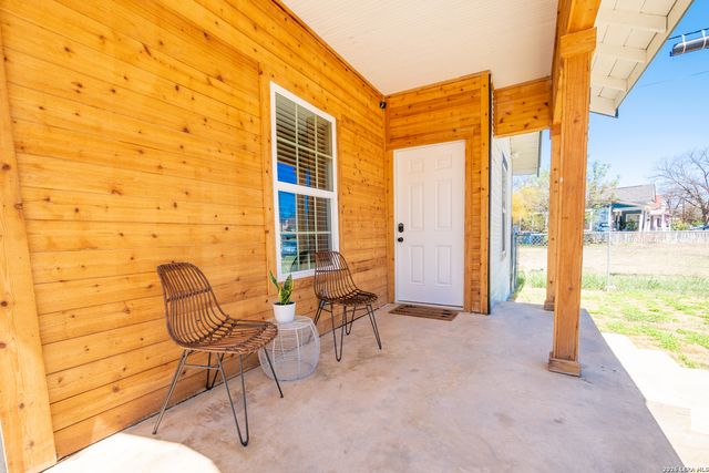 1123 S Olive, San Antonio, TX 78210