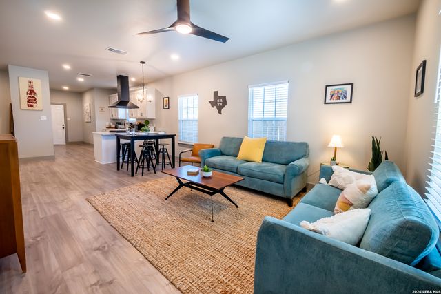 1123 S Olive, San Antonio, TX 78210