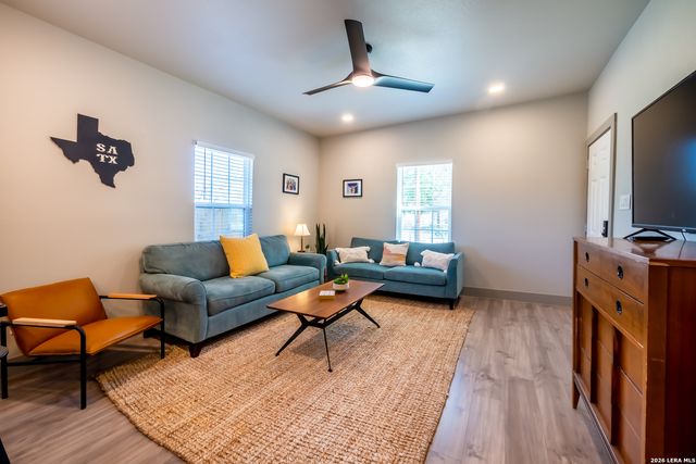 1123 S Olive, San Antonio, TX 78210