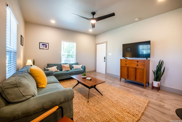 1123 S Olive, San Antonio, TX 78210