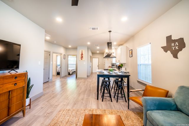 1123 S Olive, San Antonio, TX 78210