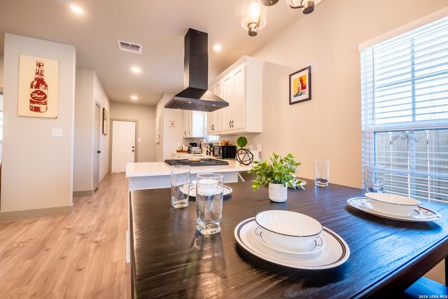 1123 S Olive, San Antonio, TX 78210