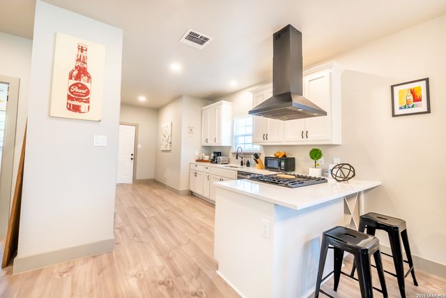 1123 S Olive, San Antonio, TX 78210