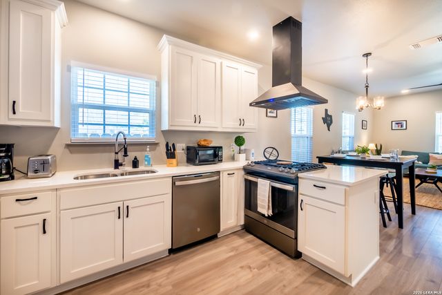1123 S Olive, San Antonio, TX 78210